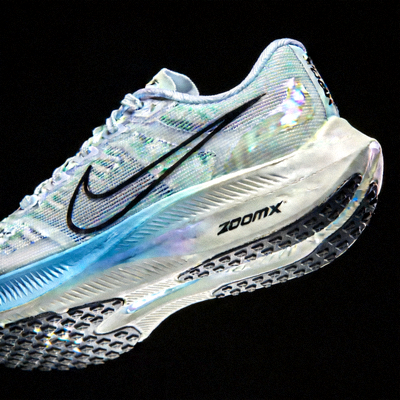 Nike最新款ZoomX竞速跑鞋侧面特写